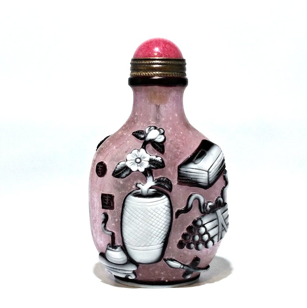 FINE CHINESE PEKING GLASS SNUFF BOTTLE SIGNED AUSPICIOUS OBJECTS QIANLONG SEAL (1 of 6)