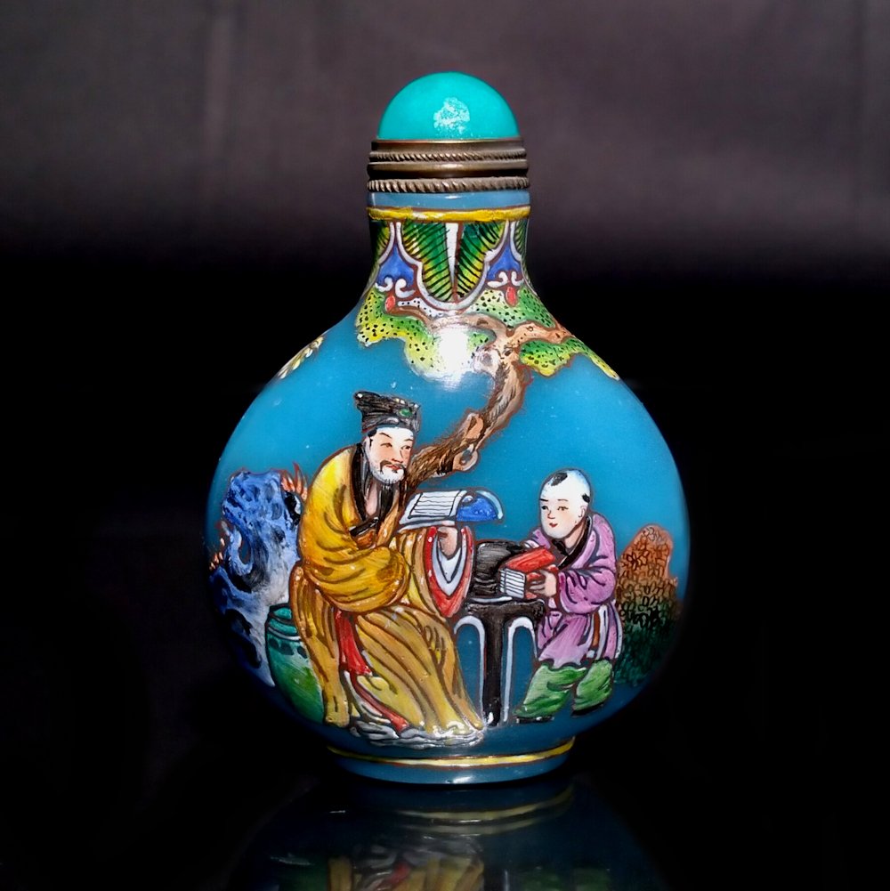 FINE CHINESE PEKING GLASS ENAMEL SNUFF BOTTLE IMPERIAL SCENE QIANLONG MARK: THE VERY FINE GLASS SNUFF BOTTLE SO FINELY ENAMELED FEATURING AN EMPEROR WITH HIS SON WITH GREAT DETAIL AND HARMONIOUS COLORS. THE BOTTLE BEARS A QIANLONG MARK. IT IS 2.75 INCHES TALL. PROVENANCE: MAJ