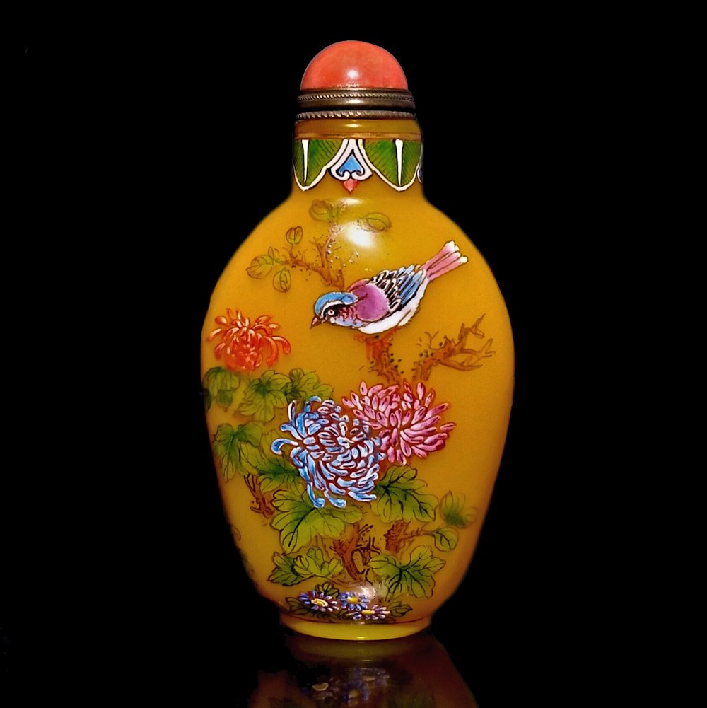 FINE CHINESE YELLOW PEKING GLASS SNUFF BOTTLE PEONIES BIRDS ENAMEL QIANLONG MARK (1 of 8)