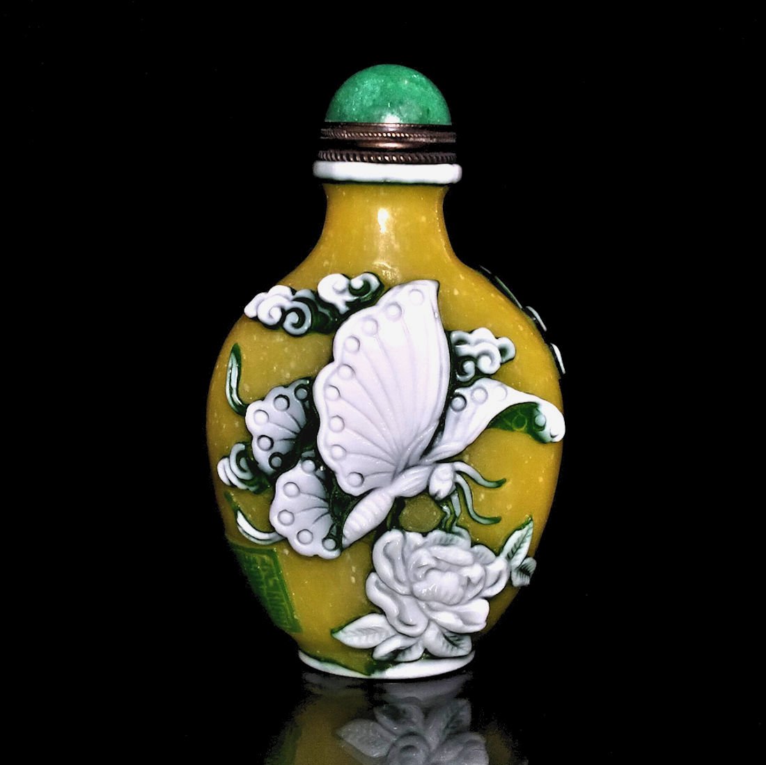 VERY FINE CHINESE PEKING GLASS SNUFF BOTTLE BUTTERFLY FLOWERS QIANLONG SEAL (1 of 8)