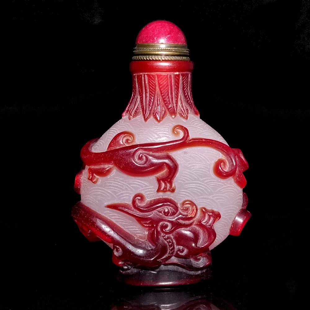 FANTASTIC CHINESE RED PEKING GLASS SNUFF BOTTLE CHI DRAGONS (1 of 8)