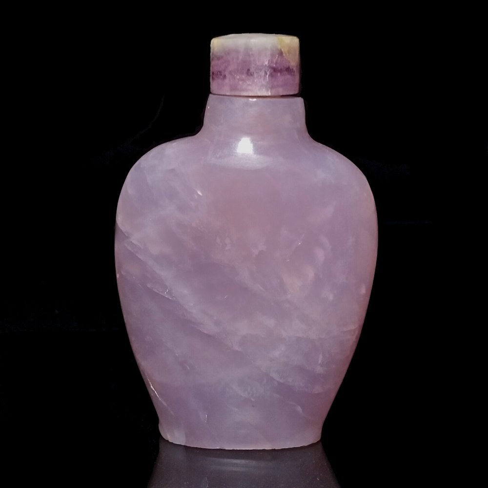 A LOVELY CHINESE ROSE QUARTZ SNUFF BOTTLE (1 of 9)