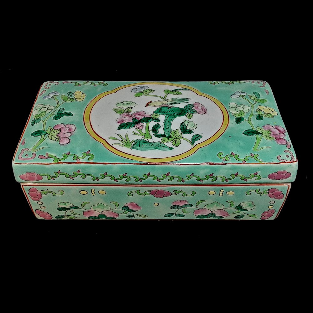 BEAUTIFUL  ANTIQUE CHINESE PERANAKAN PORCELAIN BOX BIRDS PEACHES FLOWERS (1 of 9)