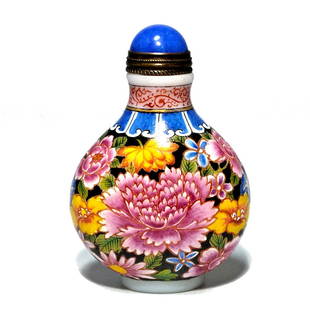 EXQUISITE CHINESE ENAMEL SNUFF BOTTLE PEONIES QIANLONG 4 CHARACTER MAR: THE EXQUISITE BOTTLE IS ENAMELED WITH DETAILED FLORAL IMAGES OVER MILK GLASS. THE DETAIL IS SO FINE. THE BOTTLE BEARS A QIANLONG 4 CHARACTER MARK. IT IS 2.4 INCHES TALL. STANDS ARE FOR DISPLAY ONLY,