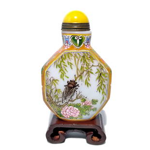 FINE CHINESE ENAMEL GLASS SNUFF BOTTLE CICADA PRUNUS BAMBOO QIANLONG MARK: THE FINELY ENAMELED PEKING GLASS BOTTLE FEATURES CICADAS AMONG BAMBOO, PRUNUS, WILLOW AND PEONIES. THE SIDES FEATURES A FAMILLE ROSE PATTERN ON YELLOW GROUND. THE BOTTLE IS PAINTED IN MINUTEDETAIL.