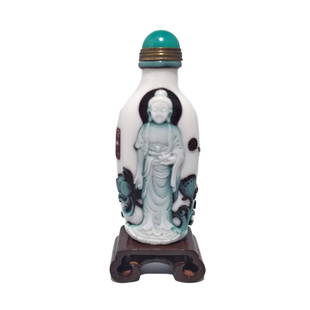 FINE CHINESE YELLOW PEKING GLASS SNUFF BOTTLE BUDDHA QIANLONG SEAL: THE FABULOUSLY CARVED BOTTLE DEPICTS THE BUDDHA, STANDING, WITH MUCH FINE DETAIL. THE BOTTLE BEARS A CARVED QIANLONG DATE SEAL. THERE ARE 4 LAYERS OF COLOR, THE BOTTLE HAS A FINELY CARVED OVAL FOOT. I