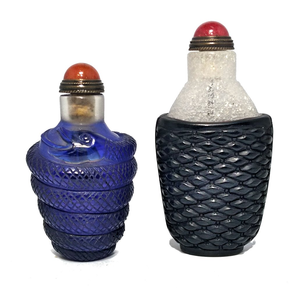 BEAUTIFUL CHINESE LOT OF 2  CARVED PEKING GLASS SNUFF BOTTLES (1 of 7)