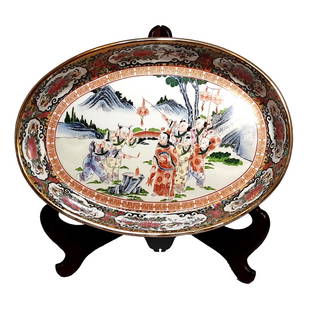 SUPERB CHINESE ENAMEL LARGE OVAL BOWL IMPERIAL STORY: THE BEAUTIFULLY HAND EANAMELED BOWL WITH AN IMPERIAL STORY AND MUCH DETAIL ALL AROUND WITH GILDING. 13 INCHES LONG AND 6 INCHES WIDE, 2.1 INCHES DEEP. IN GOOD CONDITION WITH SOME GENTLE WEAR. STANDS A
