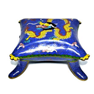 BEAUTIFUL CHINESE CLOISONNE IMPERIAL DRAGON FOOTED BOX: THE BEAUTIFULCHINESE BOX IN AN UNUSUAL SHAPE WITH CURVED FEET, DEPICTING AN IMPERIAL DRAGON IN YELLOW OVER BLUE. LATE QING DYNASTY, LATE 19TH TO EARLY 20TH C. THE BOX IS IN VERY GOOD CONDITION. IT MEA