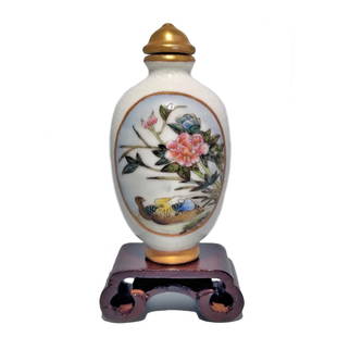 FINE CHINESE PORCELAIN GUYUE XUAN SNUFF BOTTLE MANDARIN DUCKS: THE UNUSUSAL BOTTLE FEATURES A DELICATE WHITE ON WHITE GLAZED PATTERN IN THE BACKGROUND, VERY LACE-LIKE. THE BOTTLE IS HAND ENAMELED AND GILDED AND BARES A THREE LETTER RED MARK ON THE RECESSED FOOT.