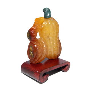 EXQUISITE ANTIQUE CHINESE CARVED AGATE SNUFF BOTTLE GOURD SQUIRREL 18-19C: THE VERY FINE RARE BOTTLE IS SO BEAUTIFULLY CARVED IN THE FORM OF TWO GOURDS AND A SQUIRREL. IT DATES CIRCA THE 1700S, THE 18TH-19TH CENTURY. THE BOTTLE IS 2.5 INCHES LONG. IT IS WELL HOLLOWED, WITH