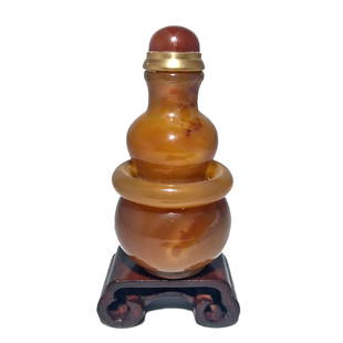 FINE CHINESE CARVED AGATE SNUFF BOTTLE DOUBLE GOURD: THE FINE CARVED AGATE SNUFF BOTTLE FEATURES A DOUBLE GOURD SHAPE AND A MOVABLE RING CARVED FROM THE SAME PIECE OF AGATE. THE FOOT AND MOUTH ARE WELL DEFINED. THE BOTTLE IS 2.4 INCHES TALL. STANDS ARE