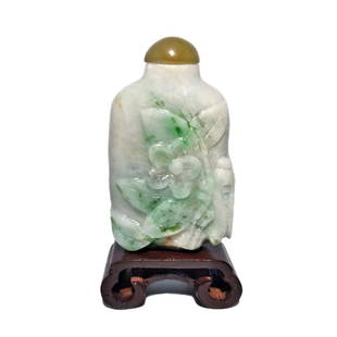 EXQUISITE ANTIQUE CHINESE CARVED NATURAL JADEITE SNUFF BOTTLE 18-19C CICADA: THE JADEITE SNUFF BOTTLE IS CARVED FROM A FINE PIECE, SHOWING BOTH RUST AND GREEN PATTERNS IN THE STONE, WHICH ENHANCE THE CARVING. THE BOTTLE DEPICTS A CHICADA ON LEAVES AND FLOWERS. IT HAS A VERY