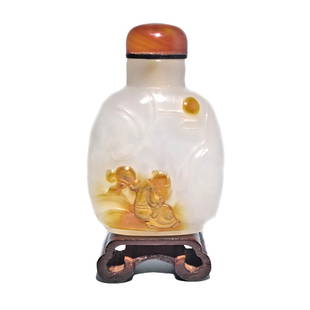 VERY FINE CHINESE CARVED AGATE SNUFF BOTTLE ELDER LINGHZI SUN CLOUDS ROCKS: THE EXQUISITELY CARVED BOTTLE FEATURES AN ELDER SEATED WITH A LINGHZI, THE SUN, CLOUDS AND ROCKS. IT IS SO SMOOTHLY CARVED, WITH GREAT USE OF THE NATURAL COLORS AND STRIATIONS OF THE STONE TO CREATE D