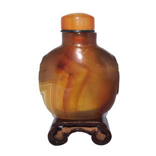 BEAUTIFUL CHINESE AGATE SNUFF BOTTLE: THE BEAUTIFUL AGATE SNUFF BOTTLE IS 2.5 INCHES TALL. STANDS ARE FOR DISPLAY ONLY, NOT INCLUDED UNLESS OTHERWISE STATED. PROPERTY OF A FLORIDA COLLECTOR. WE PROVIDE IN-HOUSE SHIPPING.