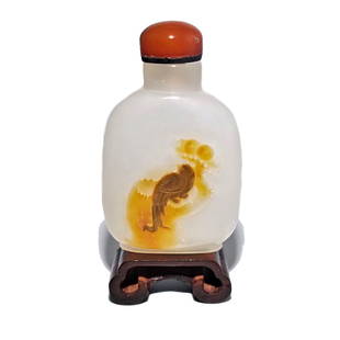 FINE CHINESE CARVED AGATE SNUFF BOTTLE PARROT PINE TREE ROCKS: THE BEAUTIFULLY CHINESE CARVED SNUFF BOTTLE FEATURES A PARROT, A PINE TREE AND ROCKS. IT IS SO SMOOTHLY CARVED, WITH GREAT USE OF THE NATURAL COLORS AND STRIATIONS OF THE STONE TO CREATE DEPTH IN THE