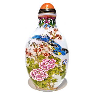FINE CHINESE ENAMELED SNUFF BOTTLE PEKING GLASS BIRDS PEONIES QIANLONG MARK: THE DELICATE AND FINELY ENAMELED CHINESE SNUFF BOTTLE FEATURES BIRDS, PEONIES AND SIGNATURE OF THE ARTIST. THE BOTTLE IS 3.25 INCHES TALL. STANDS ARE FOR DISPLAY ONLY, NOT INCLUDED UNLESS OTHERWISE ST