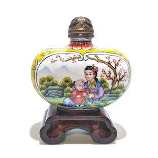 FINE CHINESE SNUFF BOTTLE ENAMEL ON COPPER MOTHER CHILD LANDSCAPE QIANLONG MARK: THE FINE ENAMELED SNUFF BOTTLE IS DECORATED WITH YELLOW GROUND FAMILLE ROSE STYLE SHOULDERS AND EXQUISITELY DETAILED MOTHER AND CHILD AND LANDSCAPE SCENES. THE BOTTLE IS 1.75 INCHES TALL. IT BEARS A Q