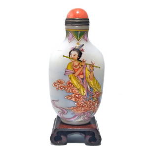 FINE CHINESE ENAMEL PEKING GLASS SNUFF BOTTLE FEMALE IMMORTALS QIANLONG: THE FINELY ENAMELED PEKING GLASS BOTTLE FEATURES FEMALE IMMORTALS PAINTED IN MINUTE DETAIL OVER A WHITE BACKGROUND. THE BOTTLE BEARS A QIANLONG MARK. IT IS 3.4 INCHES TALL. THE BOTTLE IS IN VERY