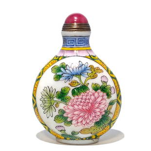 FINE CHINESE ENAMEL ON GLASS SNUFF BOTTLE PEONIES QIANLONG MARK: THE EXQUISITE SNUFF BOTTLE FINELY ENAMELED WITH A FLORAL PATTERN FEATURING PEONIES. THE SHOULDERS ARE ENAMELED WITH A DETAILED DESIGN ON YELLOW GROUND. THE BOTTLE BEARS A QIANLONG MARK. THE BOTTLE IS