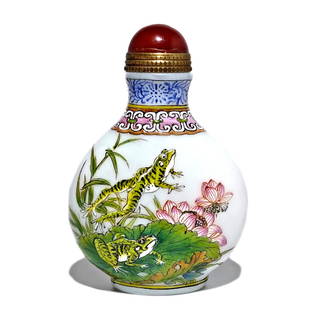 SUPERB CHINESE ENAMEL PEKING GLASS SNUFF BOTTLE CRABS FROGS LOTUS: THIS FINE ENAMEL BOTTLE DEPICTS ON ONE SIDE CRABS AND ON THE OTHER SIDE FROGS AND LOTUS. SIZE 2.75" TALL, THE BOTTLE HAS A CARNELIAN STOPPER. YONGZHENG MARK. STANDS ARE FOR DISPLAY ONLY, NOT