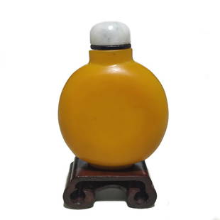 SUPERB ANTIQUE CHINESE RARE IMPERIAL PEKING GLASS SNUFF BOTTLE QING: THE SUPER RARE SNUFF BOTTLE IS WELL FORMED IN DEEP YELLOW GLASS. IT BEARS A JADEITE AND ONYX STOPPER WITH A CORK AND A NATURAL STONE. IT FEATURES VERY OLD PATINA FROM BEING USED AND ENJOYED FOR A VERY