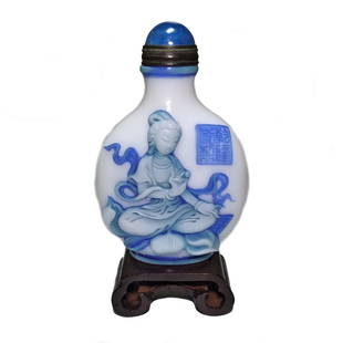 VERY FINE CHINESE PEKING GLASS SNUFF BOTTLE BUDDHA GUANYIN QIANLONG SEAL: THE FABULOUSLY CARVED BOTTLE DEPICTS ON ONE SIDE THE BUDDHA IN MEDITATION AND ON THE OTHER SIDE A GUANYIN ALSO IN MEDITATION WITH MUCH FINE DETAIL. THE BOTTLE BEARS A CARVED QIANLONG DATE SEAL. THERE