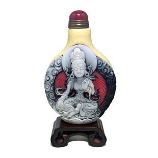 VERY FINE CHINESE PEKING GLASS SNUFF BOTTLE GUANYIN: THE VERY FINE CHINESE SNUFF BOTTLE IT IS CARVED IN 4 LAYERS OF COLOR. ON BOTH SIDES THE BOTTLE FEATURES GUANYINS IN DEEP MEDITATION. THE BOTTLE IS 3 INCHES TALL. STANDS ARE FOR DISPLAY ONLY, NOT INCLU