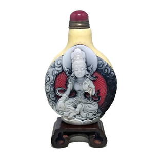 VERY FINE CHINESE PEKING GLASS SNUFF BOTTLE GUANYIN: THE VERY FINE CHINESE SNUFF BOTTLE IT IS CARVED IN 4 LAYERS OF COLOR. ON BOTH SIDES THE BOTTLE FEATURES GUANYINS IN DEEP MEDITATION. THE BOTTLE IS 3 INCHES TALL. STANDS ARE FOR DISPLAY ONLY, NOT