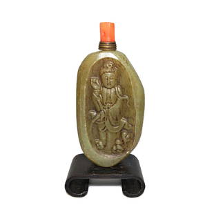 STUNNING SNUFF BOTTLE PEBBLE JADE GUANYIN: THIS STUNNING BOTTLE IS CARVED OUT OF A JADE PEBBLE. IT IS 3.5 INCHES LONG.PROVENANCE: FLORIDA PRIVATE COLLECTOR.WE PROVIDE IN-HOUSE SHIPPING FOR YOUR CONVENIENCE. STANDS ARE FOR DISPLAY ONLY UNLESS