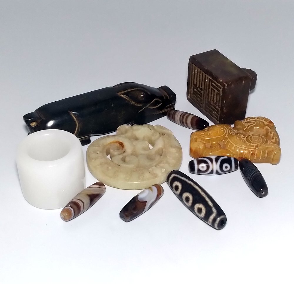 LOT OF  10 CHINESE CARVED HARSTONE AND AGATE ITEMS DZI, SEAL (1 of 4)
