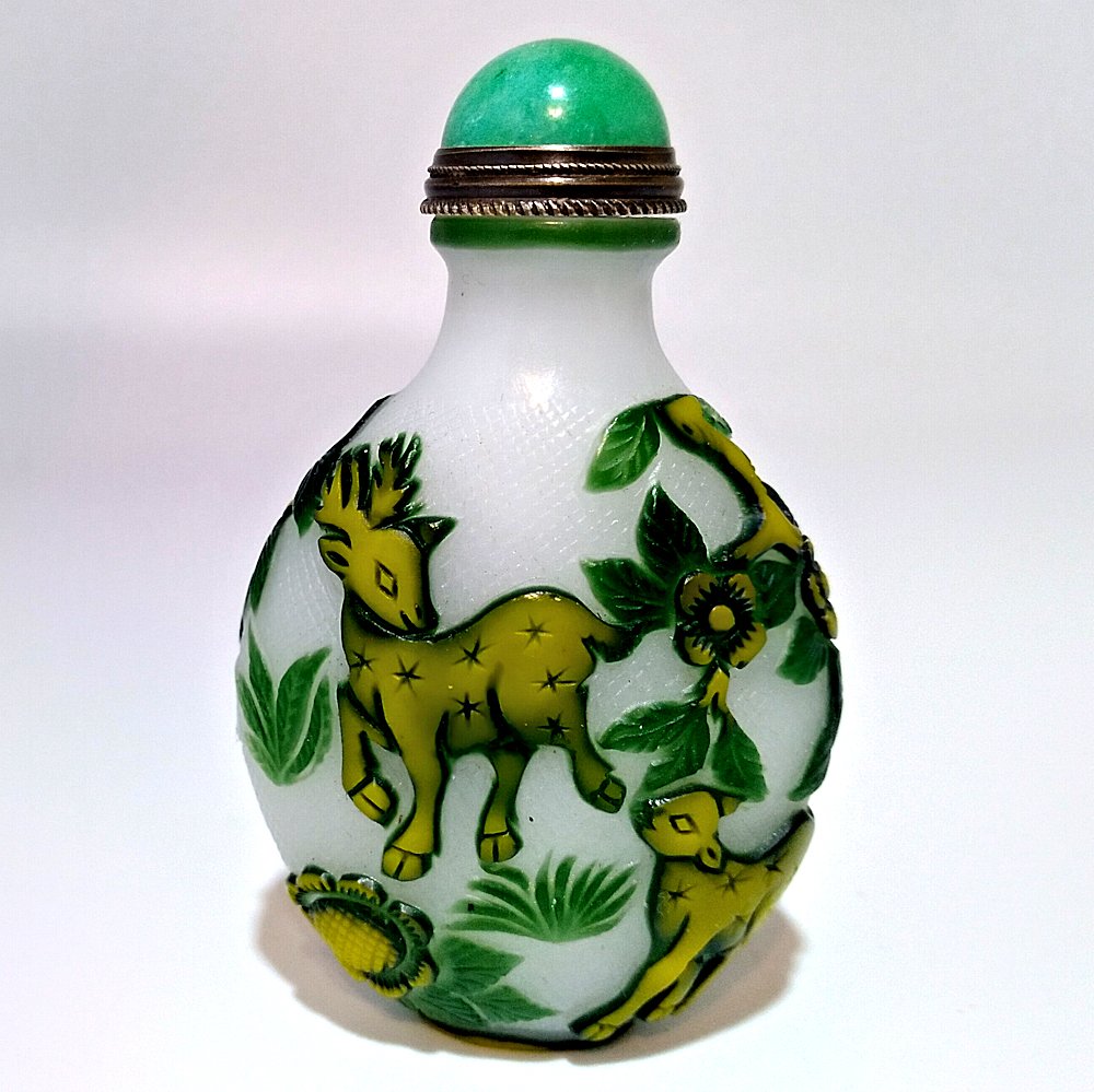 VERY FINE CHINESE PEKING GLASS SNUFF BOTTLE OX, DEER (1 of 7)