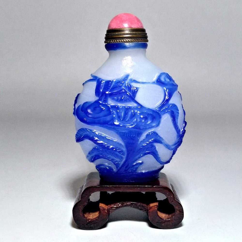 SNUFF BOTTLE PEKING GLASS CHINESE CRICKET LOTUS (1 of 8)