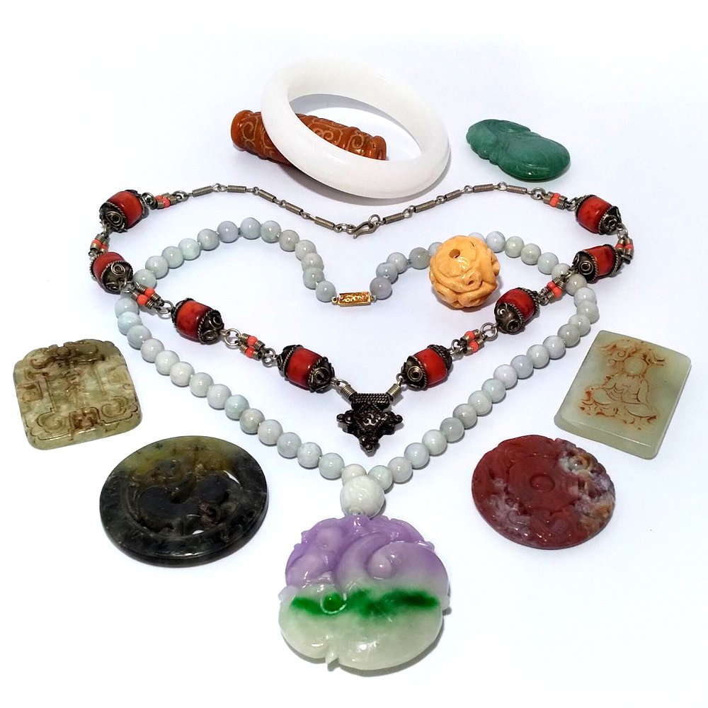 LOT OF CHINESE JEWELRY ITEMS AND CARVINGS JADE HARDSTONE (1 of 3)