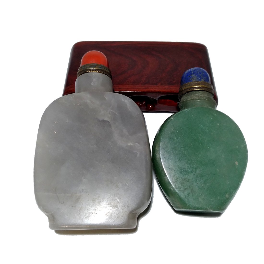 TWO CHINESE SNUFF BOTTLES AGATE SERPENTINE JASPER LAPIS (1 of 6)