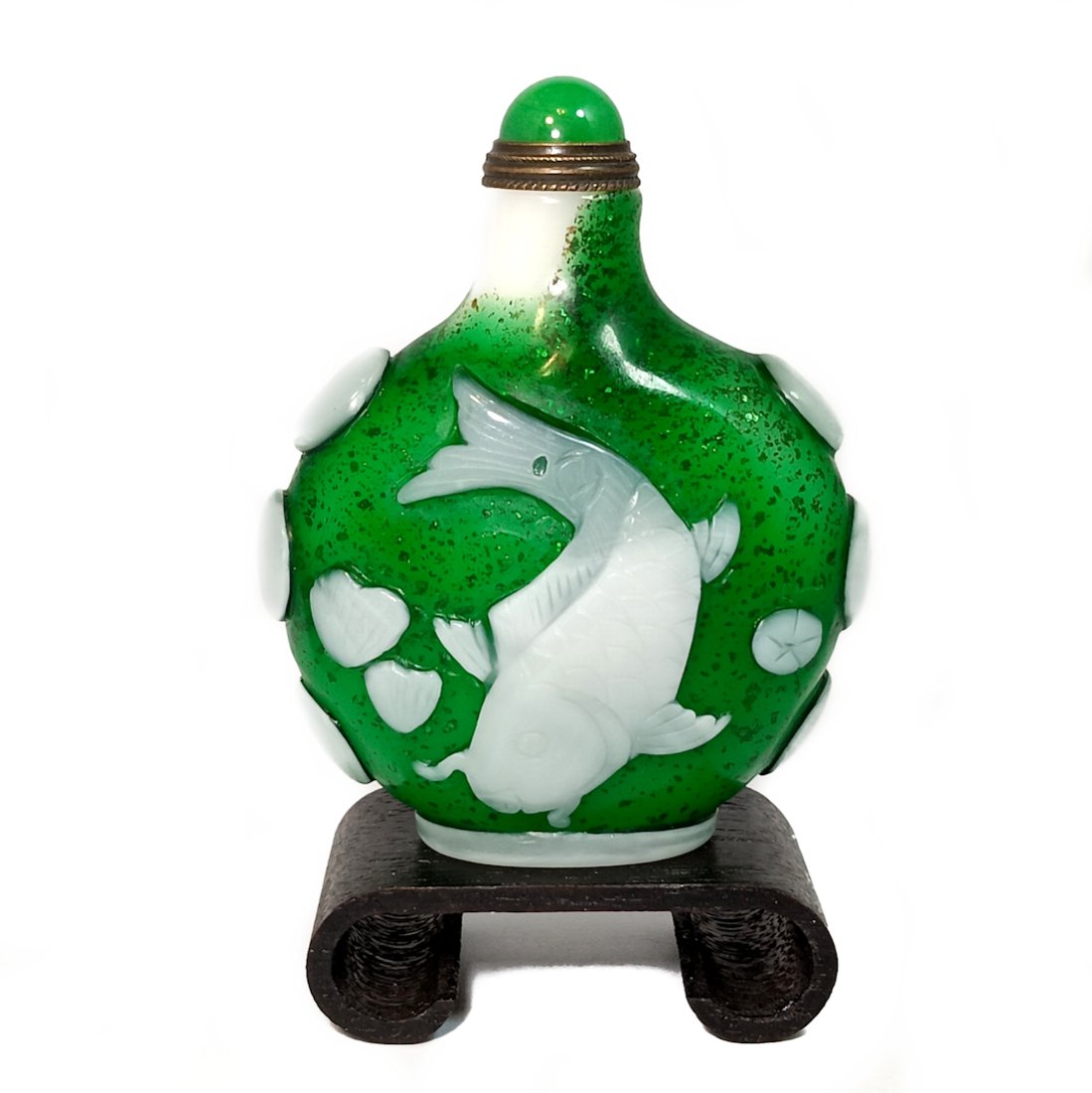 AN EXCELLENT CARVED GLASS CHINESE SNUFF BOTTLE KOI FISH (1 of 9)