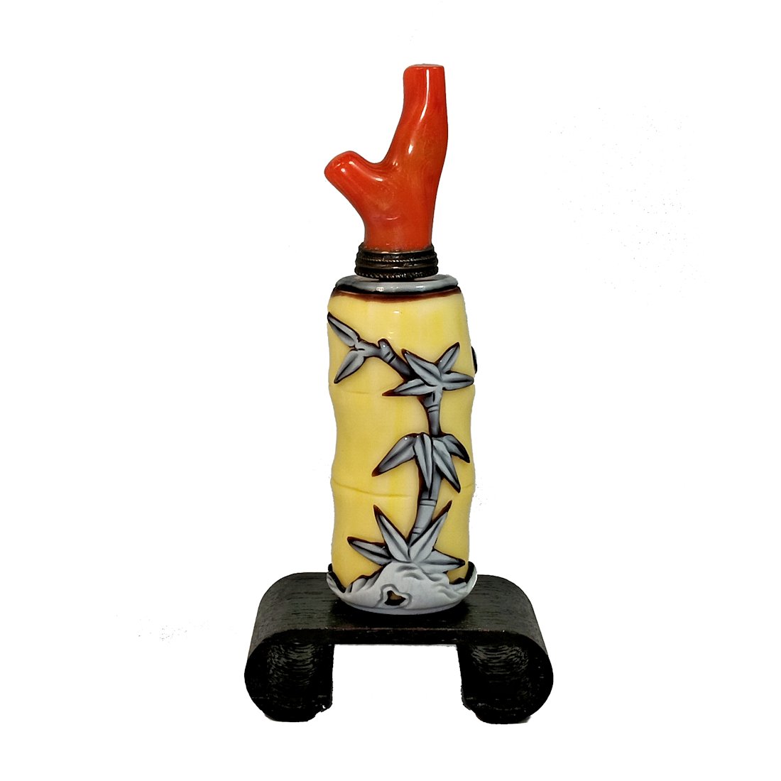 A FINELY CARVED GLASS CHINESE SNUFF BOTTLE FIGURAL QIANLONG SEAL (1 of 7)