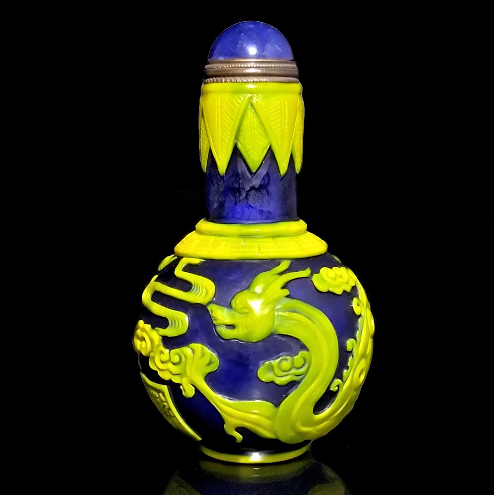 FINE CHINESE PEKING GLASS SNUFF BOTTLE IMPERIAL DRAGON 5 CLAWS QIANLONG SEAL (1 of 8)