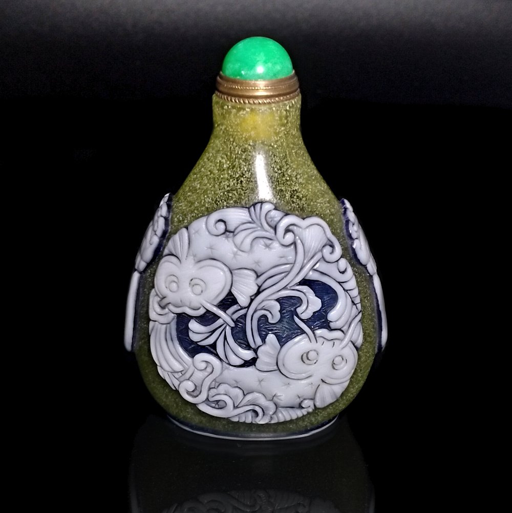 FABULOUS CHINESE PEKING GLASS SNUFF BOTTLE KOI FISH LINGHZI (1 of 8)