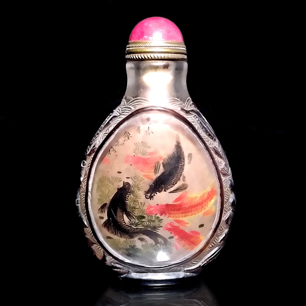 FINE CHINESE PEKING GLASS SNUFF BOTTLE INSIDE PAINTED FISH SIGNED (1 of 8)