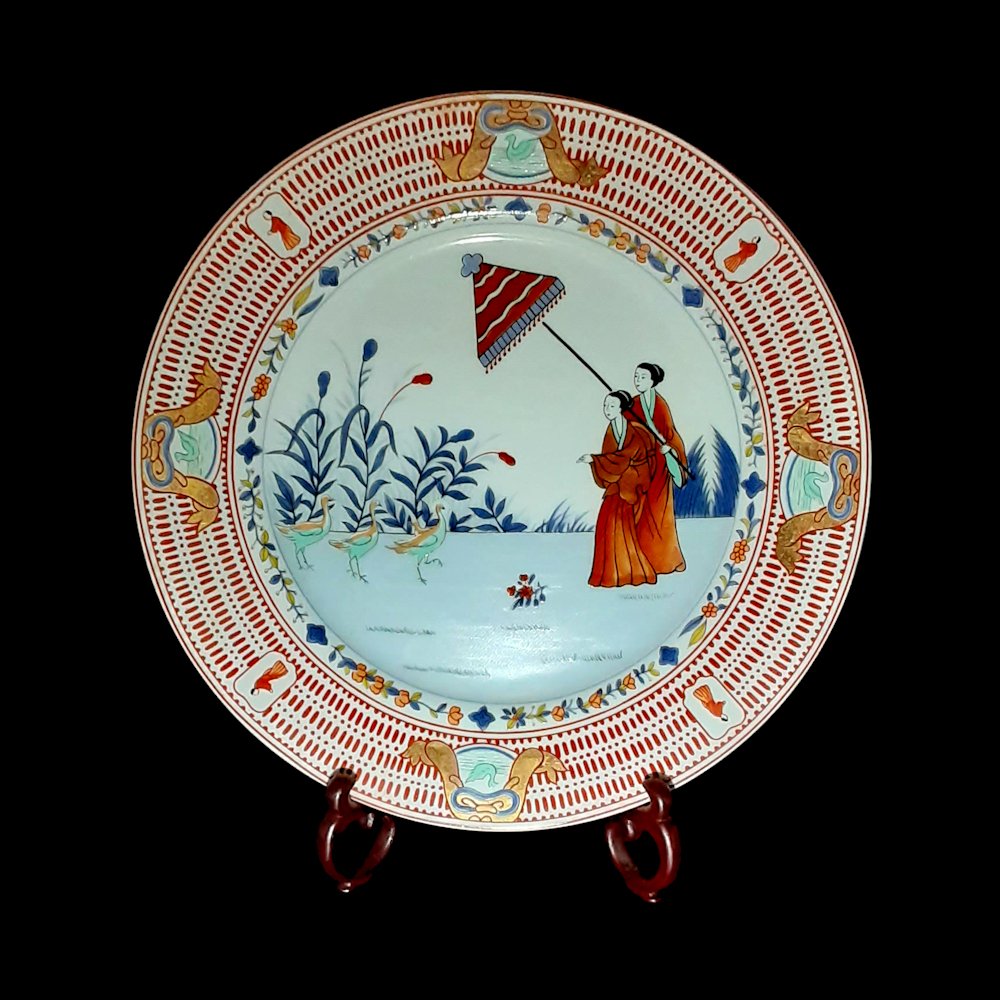 CHINESE EXPORT CHARGER ENAMELED  GILT PARASOL PATTERN 1737 (1 of 2)