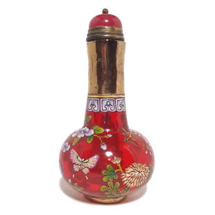 ANTIQUE CHINESE RARE BEAUTY SNUFF BOTTLE ENAMEL GOLD QIANLONG 18-19TH: RARE BEAUTY ANTIQUE CHINESE SNUFF BOTTLE ENAMEL, GOLD, RED GLASS 18-19TH C QING. A VERY FINE AND PRECIOUS RARE SNUFF BOTTLE WITH GOLD COVERED ELONGATED NECK OVER CLEAR RED GLASS. THE FOOT ALSO GILDED