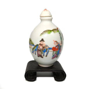 ANTIQUE CHINESE FAMILLE ROSE PORCELAIN SNUFF BOTTLE TONGZHI MARK: THE VERY FINE CHINESE ANTIQUE SNUFF BOTTLE IS ENAMELED SO EXQUISITELY, WITH A LOVELY DETAILED SCENE. THE BOTTLE IS 2.75 INCHESTALL. IT IS MARKED TONGZI AND IT IS OF THE PERIOD. THE TONGZHI REIGN WAS A