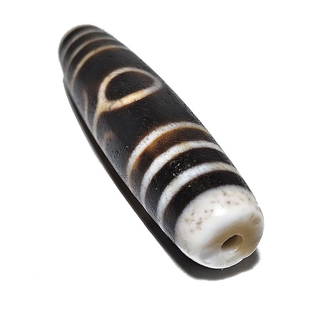 FINE SINO TIBETAN AGATE DZI BEAD ARISTOCRAT PATTERN 56M: THE BEAUTIFUL BEAD SHOWING FINE PATINA. IT IS 56MM LONG AND FEATURES THE ARISTOCRAT PATTERN. PROVENANCE: PRIVATE FLORIDA COLLECTION. WE PROVIDE IN-HOUSE SHIPPING.