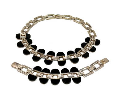 A FANTASTIC VINTAGE MEXICO 950 NECKLACE BRACELET ONYX 183 GRAMS: THE NECKLACE AND BRACELET SET IS SO SUBSTANTIAL AND IMPRESSIVE. IT WEIGHS A TOTAL OF 183 GRAMS. THE MARKS ARE 950 MEXICO TM-283. THE SET IS INLAID WITH ONYX. THERE IS A SMALL CHIP ON THE END PLAQUE