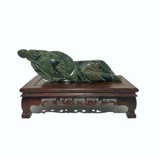 ANTIQUE CHINESE JADE CARVING OF A RECLINING GUANYIN MING DYNASTY: ANTIQUE EARLY CHINESE GRACEFUL SPINACH JADE CARVING OF A RECLINING GUANYIN MING DYNASTY. The early carving in richly colored spinach jade. The figure of Guanyin depicting a serene peaceful face. 