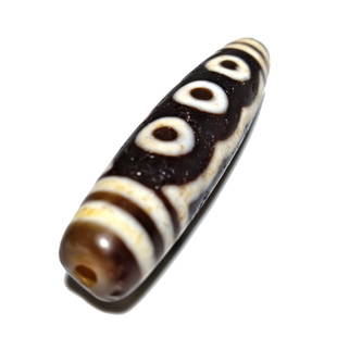 A RARE SINO-TIBETAN MASTER AGATE DZI BEAD 5 EYES 60MM: THE EXCELLENT AGATE DZI BEAD FEATURES 5 EYES AND A BEAUTIFUL WAVE AND TRIPE PATTERN. IT IS 60MM LONG AND FEATURES PATINA FROM AGE. PROVENANCE: PRIVATE FLORIDA COLLECTOR. WE PROVIDE IN-HOUSE SHIPPING F