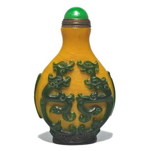 FINE CHINESE YELLOW PEKING GLASS SNUFF BOTTLE TWIN DRAGONS QIANLONG SEAL: THE BEAUTIFULLY CARVEDCHINESE SNUFF BOTTLE FEATURES A YELLOW BACKGROUND ETCHED WITH A WAVE PATTERN. IT DEPICTS TWIN DRAGONS ON BOTH SIDES AND INSCRIPTIONS ON THE SHOULDERS. THE MOUTH AND FOOT ARE