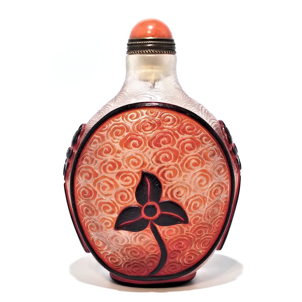 EXQUISITE CHINESE CARVED PEKING GLASS SNUFF BOTTLE (1 of 6)