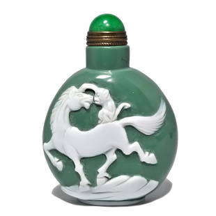 GREAT CHINESE PEKING GLASS SNUFF BOTTLE MONKEY ON HORSE: THE BEAUTIFULLY CHINESE CARVED SNUFF BOTTLE DEPICTS A MONKEY ON A HORSE, CARVED IN WHITE AND OPAQUE GREEN. THE FOOT IS WELL FORMED. THE BOTTLE IS 2.85 INCHES TALL. STANDS ARE FOR DISPLAY ONLY, NOT